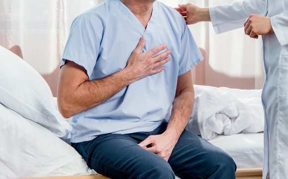 Bolovi u prsima – mogući uzroci i liječenje